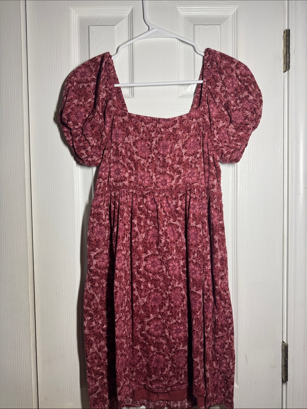 AMERICAN EAGLE Floral Puff-Sleeve Dress in Burgundy